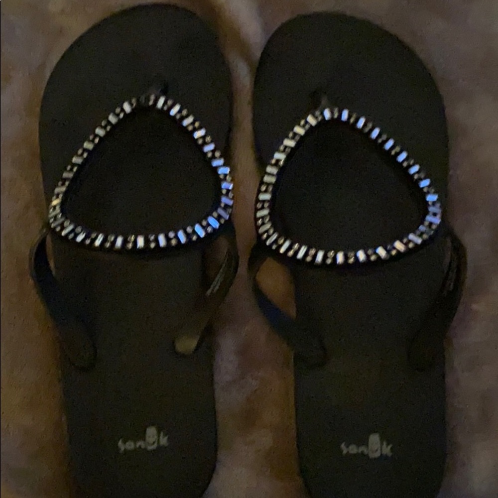 Sanuk black sandals/flip flops